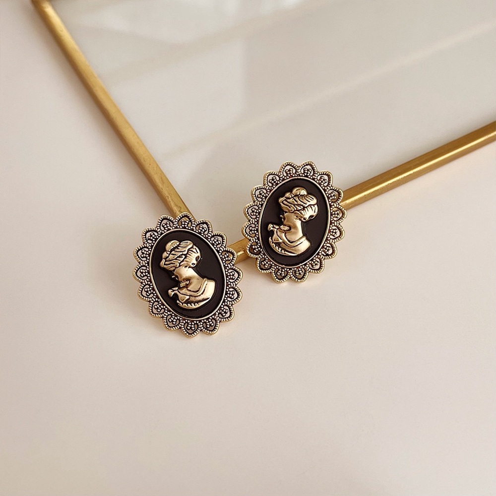 Vintage Antique Style Earrings With Silver Needle